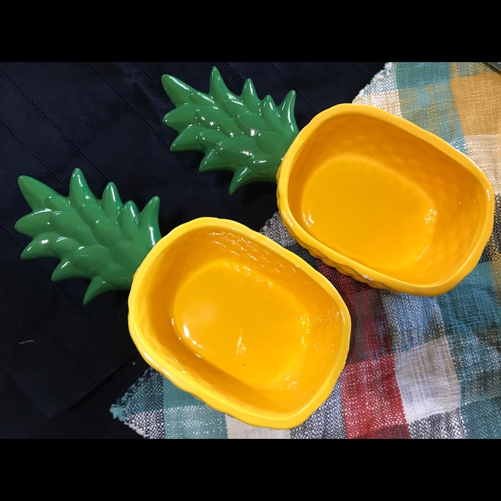Pineapple Serving Bowl. Set of 2. Yellow & Green.